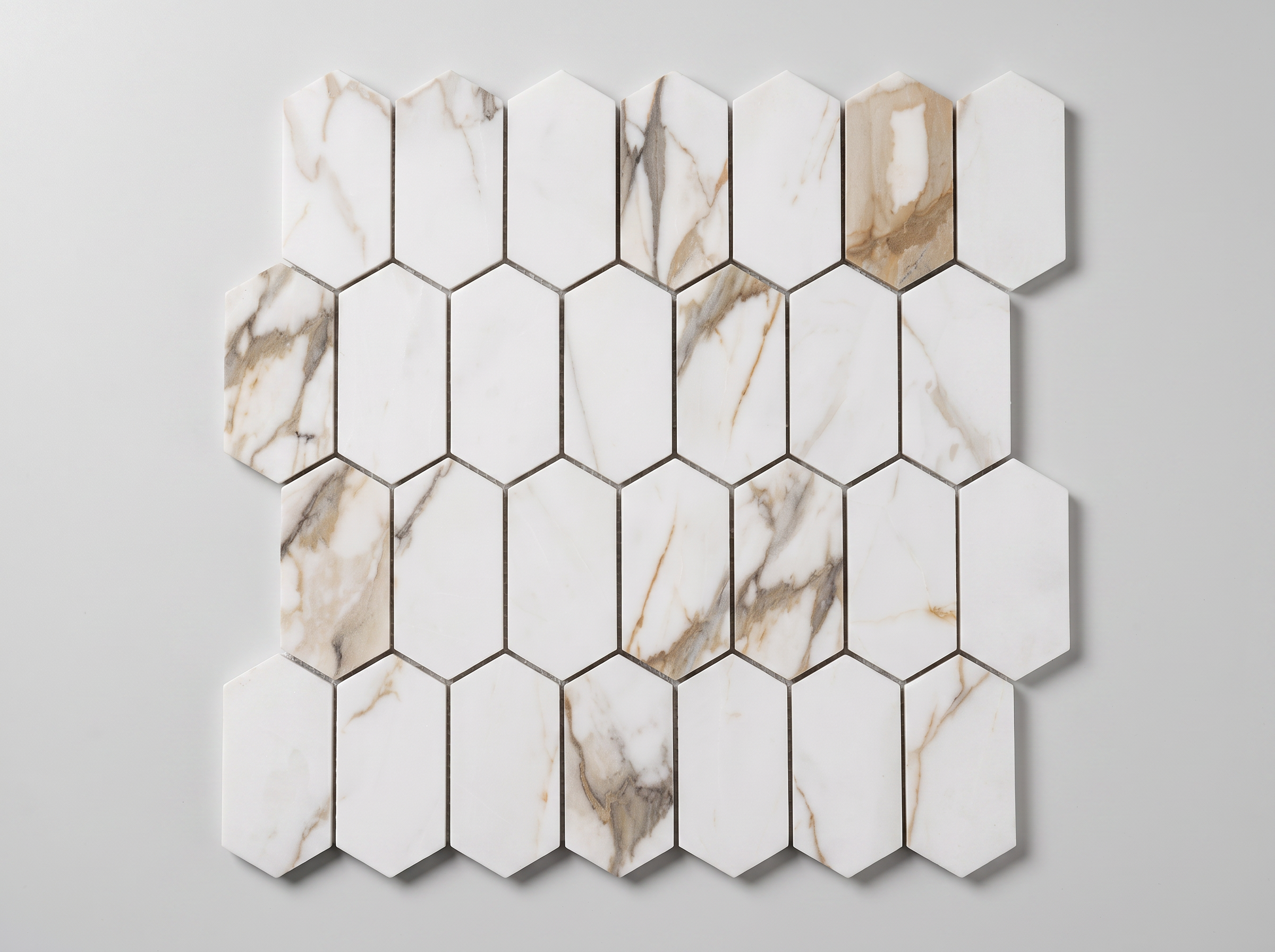 Marmormosaik Toulon mit Aluminium Hexagon‑Design, 250×330×8 mm